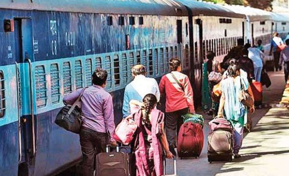 UTS Rail Ticket: बिना रिजर्वेशन वाले यात्रियों को राहत, रेलवे ने बहाल की यह सेवा