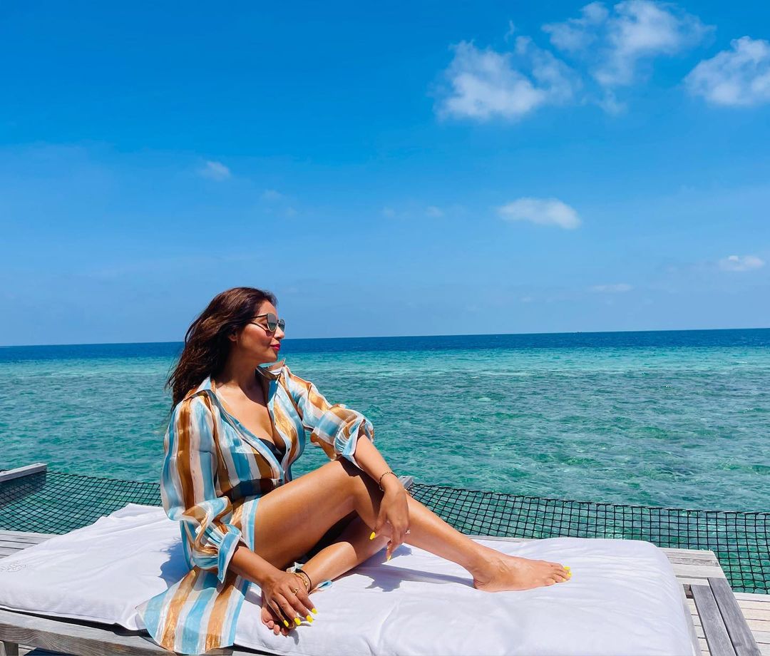 बिपाशा बसु लग रहीं स्टाइलिश Bipasha Basu beach photos