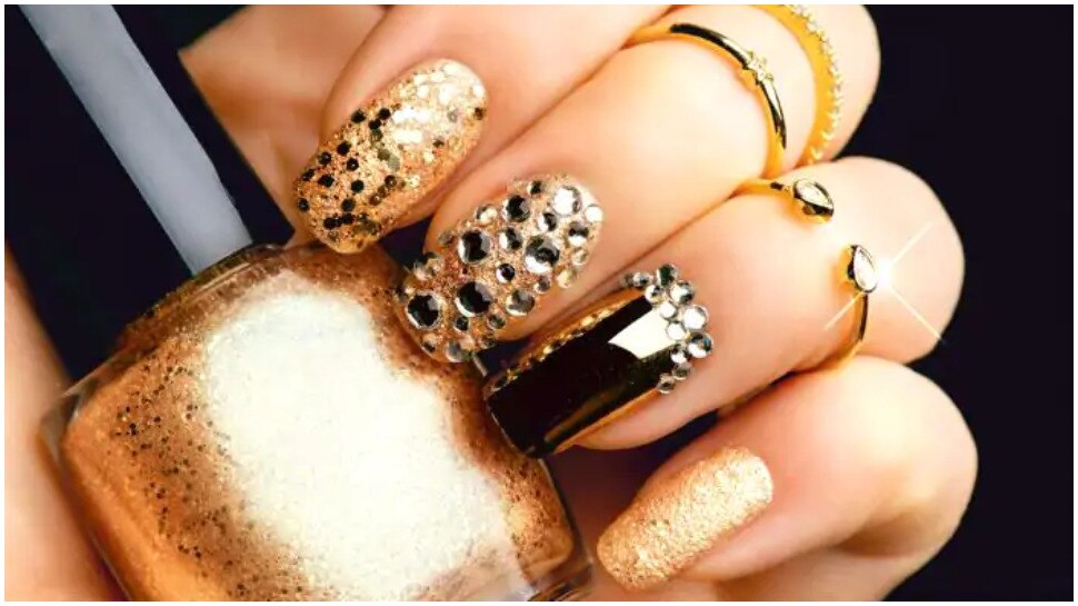 how to do nail art at home trendy nail art designs | Nail Art At Home: घर पर खुद सजाएं अपने नाखून, जानिए नेल आर्ट करने का बेस्ट तरीका और डिजाइन | Hindi News, how to do nail art at home trendy nail art designs | Nail Art At Home: घर पर खुद सजाएं अपने नाखून, जानिए नेल आर्ट करने का बेस्ट तरीका और डिजाइन | Hindi News,