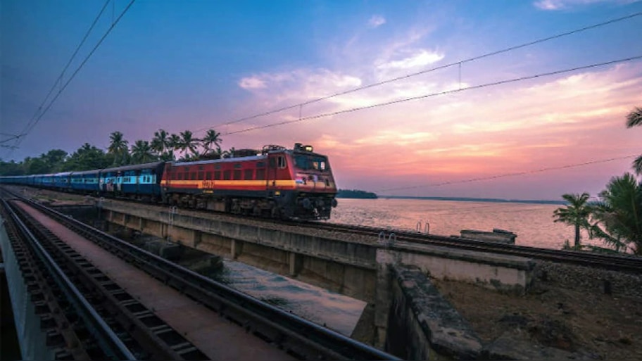 ରେଲୱେ ଦେଲା ଆଉ ଏକ ଖୁସି ଖବର: ଘୋଷଣା କଲା ଅନେକ ସ୍ୱତନ୍ତ୍ର ଟ୍ରେନ୍, ଦେଖନ୍ତୁ ପୁରା ଲିଷ୍ଟ୍