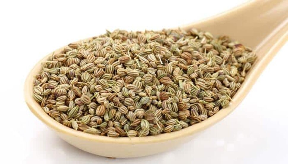 ajwain or carom benefits for health ajwain ke fayde in hindi | सोने से पहले  इस चीज के साथ एक चम्मच अजवाइन खाएं पुरुष, मिलेंगे चौंकाने वाले फायदे |  Hindi News, Zee