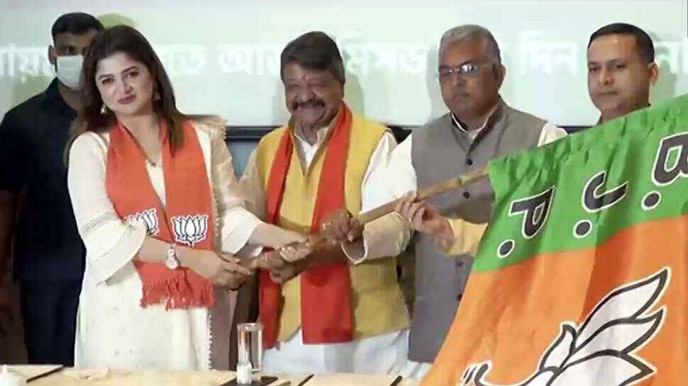 West Bengal Election 2021: बांग्ला एक्ट्रेस Srabanti Chatterjee BJP में हुईं शामिल West Bengal Election 2021: बांग्ला एक्ट्रेस Srabanti Chatterjee BJP में हुईं शामिल