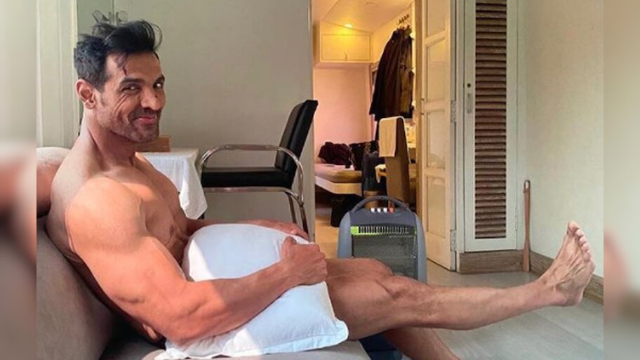 Jhon Abraham ने कपड़ों के बिना शेयर की PHOTO, लोगों ने पूछे अजीब-अजीब सवाल