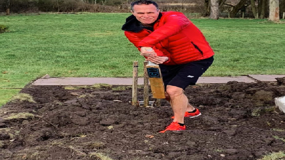 Michael Vaughan ने फिर उड़ाया अहमदाबाद के विकेट का मजाक, शेयर किया खुदी हुई पिच का फोटो Michael Vaughan ने फिर उड़ाया अहमदाबाद के विकेट का मजाक, शेयर किया खुदी हुई पिच का फोटो