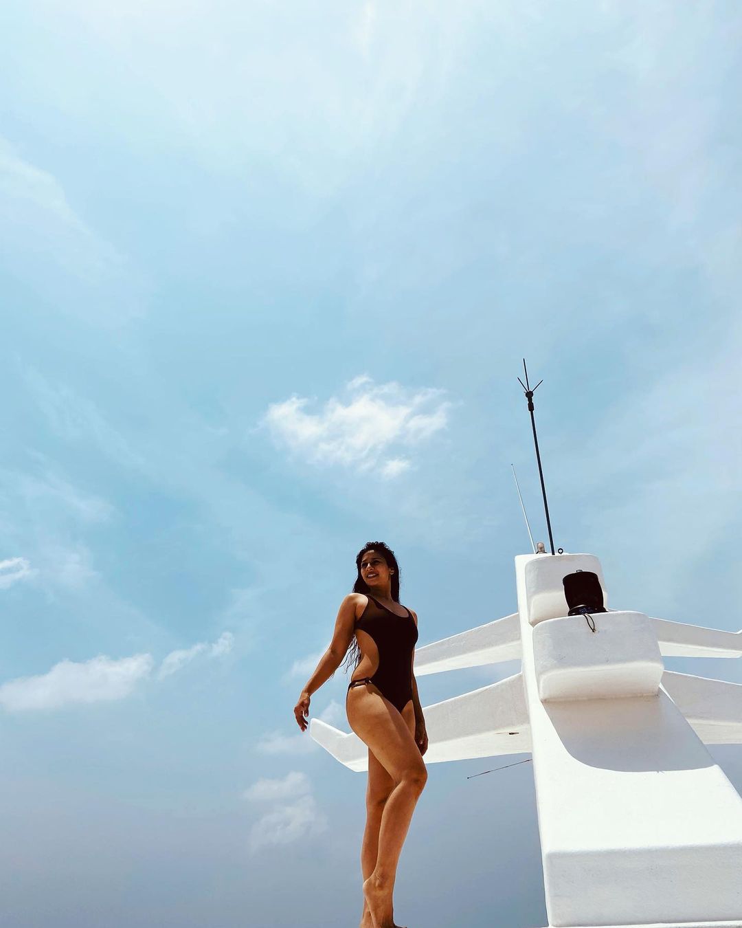 लोगों को पसंद आ रहा तनीषा का लुक Tanishaa mukherji in maldives
