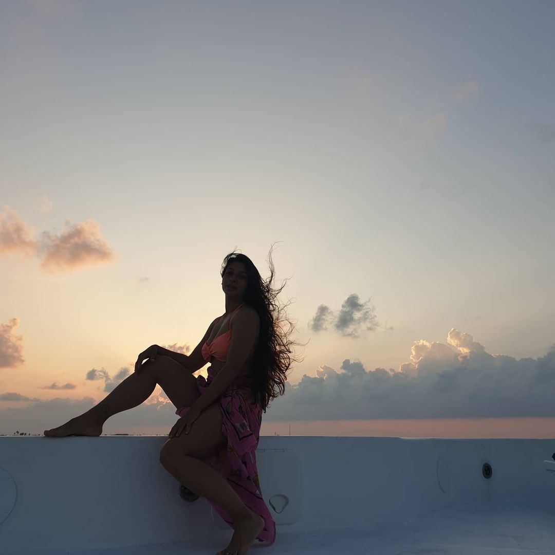 क्रूज पर दिए पोज Tanishaa mukherji in maldives