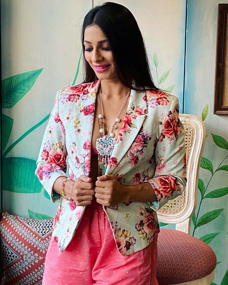 बिग बॉस में भी नजर आई थीं तनीषा Tanishaa mukherji in maldives