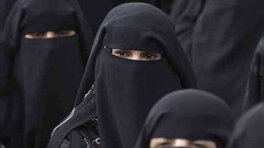 फ्रांस के बाद अब इस देश में भी लगने वाली है बुर्के पर पाबंदी? 7 मार्च को होगा फैसला