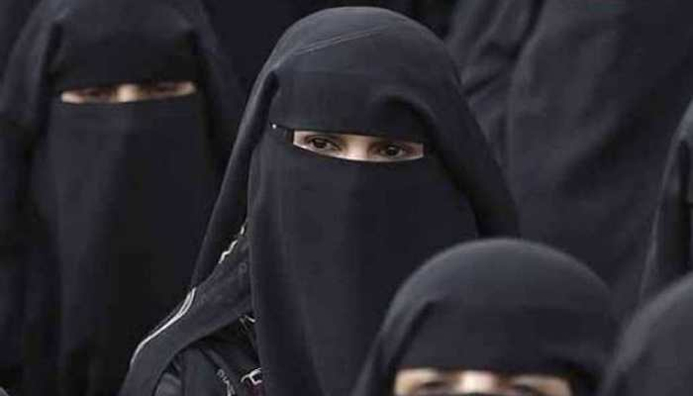 फ्रांस के बाद अब इस देश में भी लगने वाली है बुर्के पर पाबंदी? 7 मार्च को होगा फैसला फ्रांस के बाद अब इस देश में भी लगने वाली है बुर्के पर पाबंदी? 7 मार्च को होगा फैसला