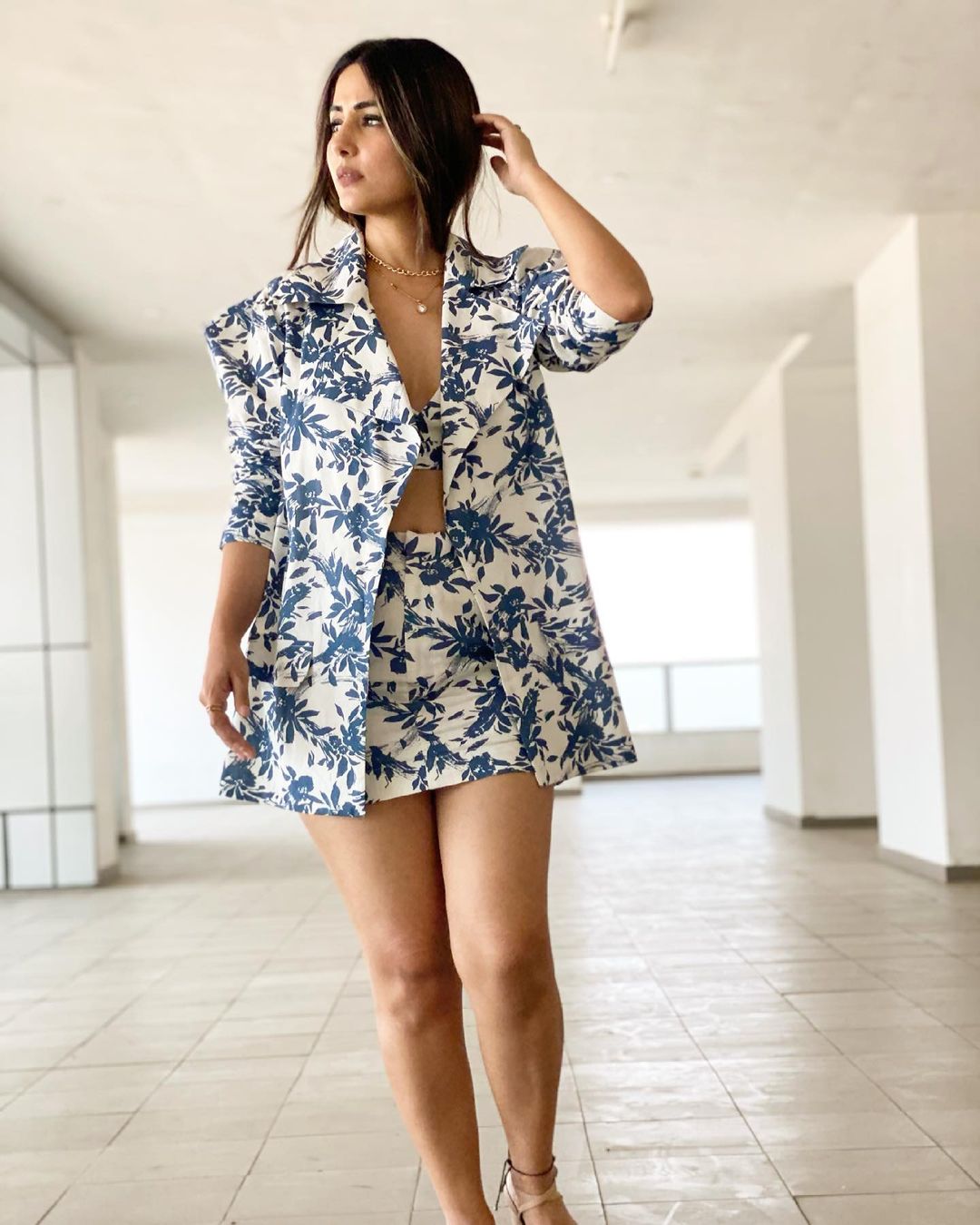 सोशल मीडिया पर एक्टिव रहती हैं हिना Hina Khan Photoshoot