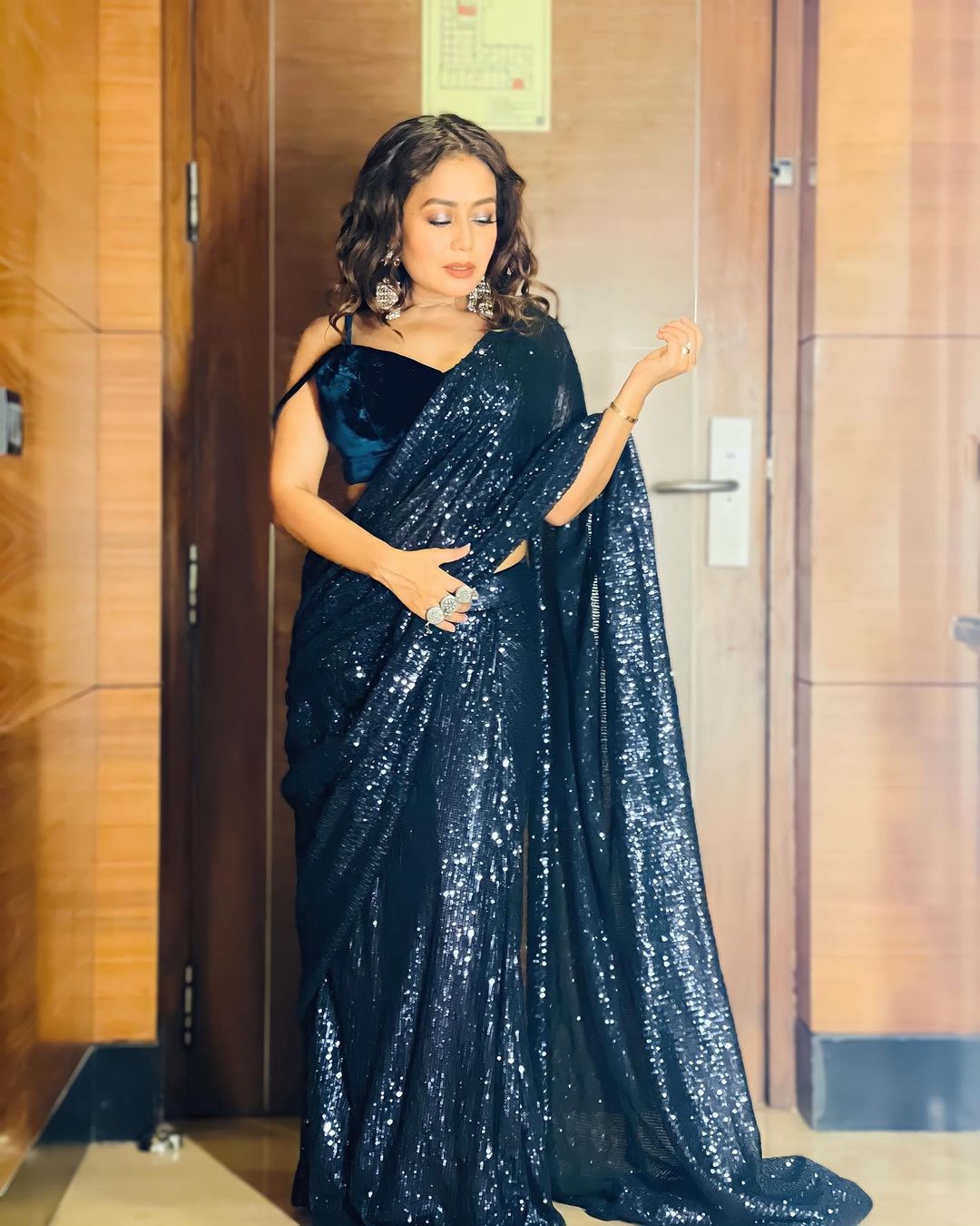 ब्लू साड़ी में ढाया कहर Neha Kakkar Blue Sarees Photos