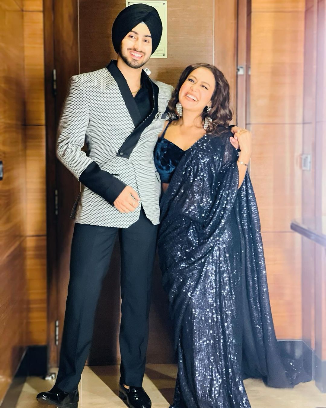 रोहनप्रीत ने भी किया कमेंट Neha Kakkar Blue Sarees Photos