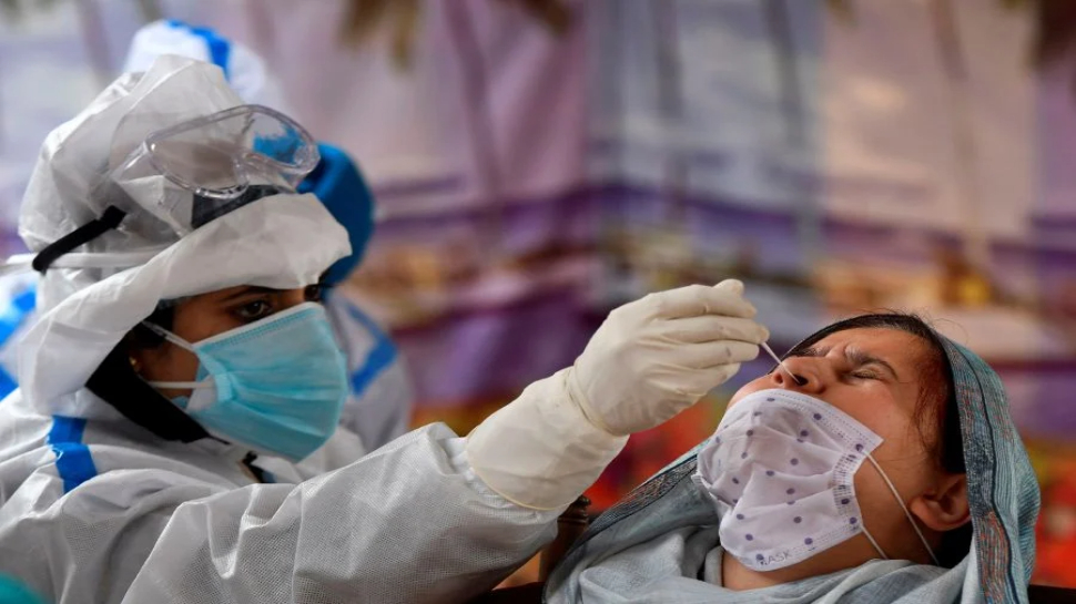 ଦେଶରେ ପୁଣି ଆରମ୍ଭ ହେଲା କୋରୋନାର ତାଣ୍ଡବ, ଗତ ୨୪ ଘଣ୍ଟାରେ ସାମ୍ନାକୁ ଆସିଲା ଏତିକି ମାମଲା... ଦେଶରେ ପୁଣି ଆରମ୍ଭ ହେଲା କୋରୋନାର ତାଣ୍ଡବ, ଗତ ୨୪ ଘଣ୍ଟାରେ ସାମ୍ନାକୁ ଆସିଲା ଏତିକି ମାମଲା...