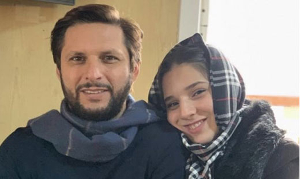 इस क्रिकेटर के हाथ में बेटी का हाथ सौंपने जा रहे हैं Shahid Afirdi? किया यह ट्वीट इस क्रिकेटर के हाथ में बेटी का हाथ सौंपने जा रहे हैं Shahid Afirdi? किया यह ट्वीट