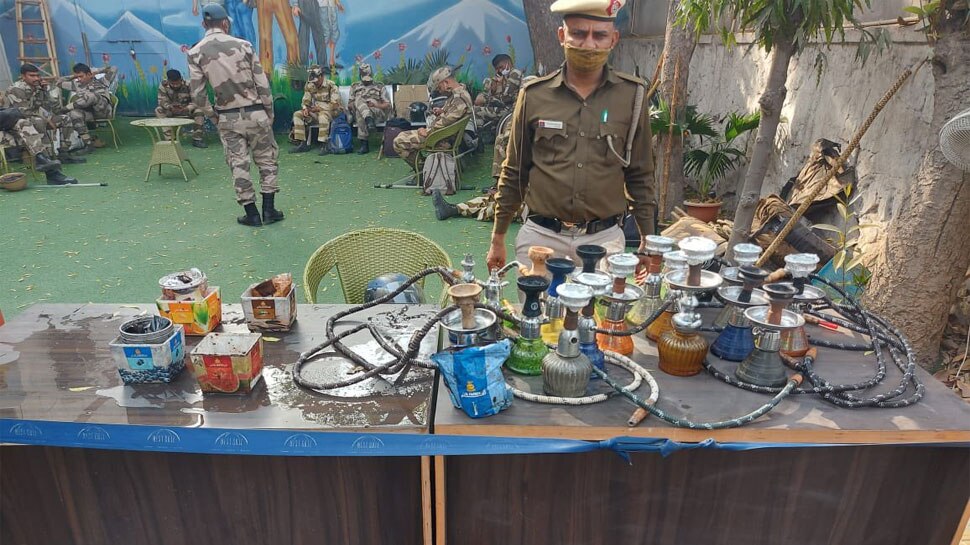 हुक्का पार्टी में उड़ाई गईं कोविड नियमों की धज्जियां Illegal hookah bar party in rajouri garden delhi