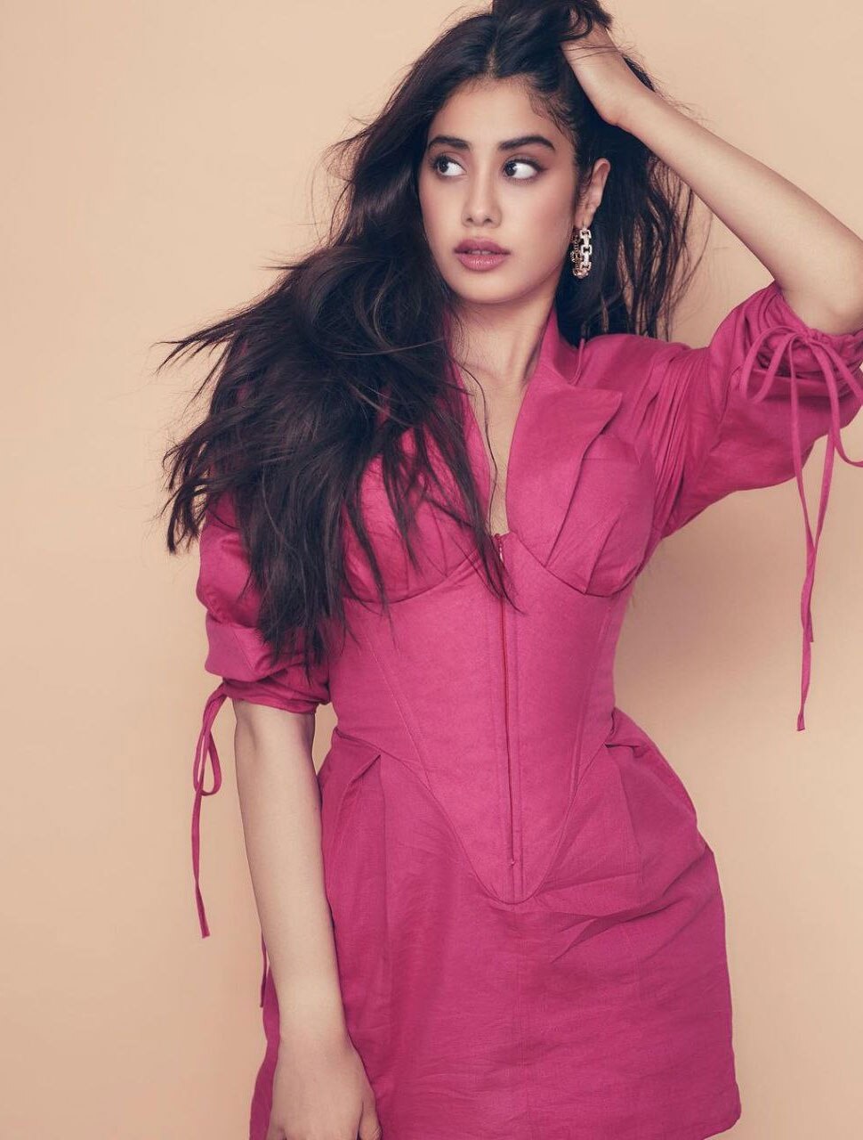 बिखेरीं अदाएं Janhvi Kapoor