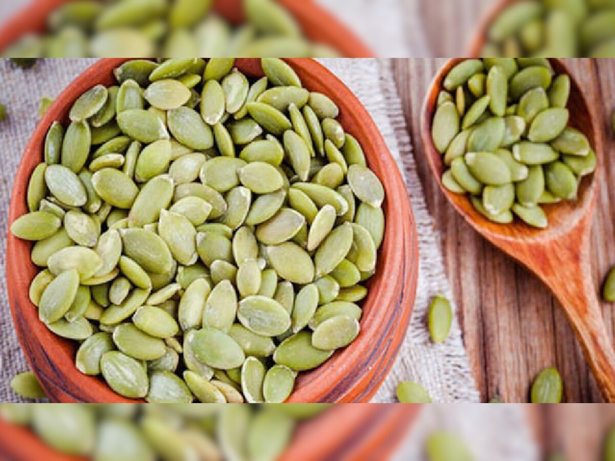 Pumpkin seeds: इस फल के बीज से दोस्ती कर लें पुरुष, सोने से पहले खाने पर मिलेंगे 5 जबरदस्त फायदे!