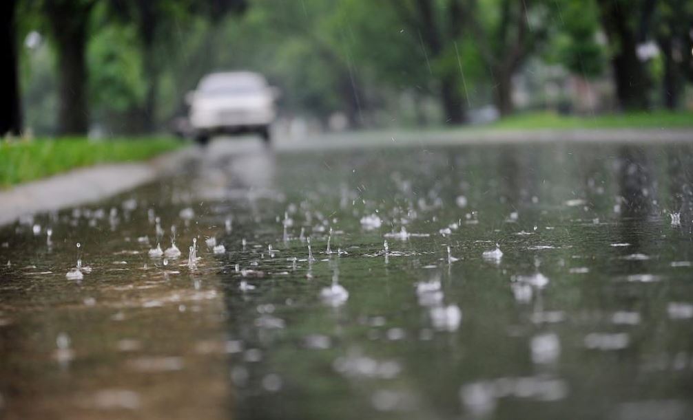 Weather Update: गर्मी से मिलेगी राहत, देश के कई इलाकों में बारिश के आसार