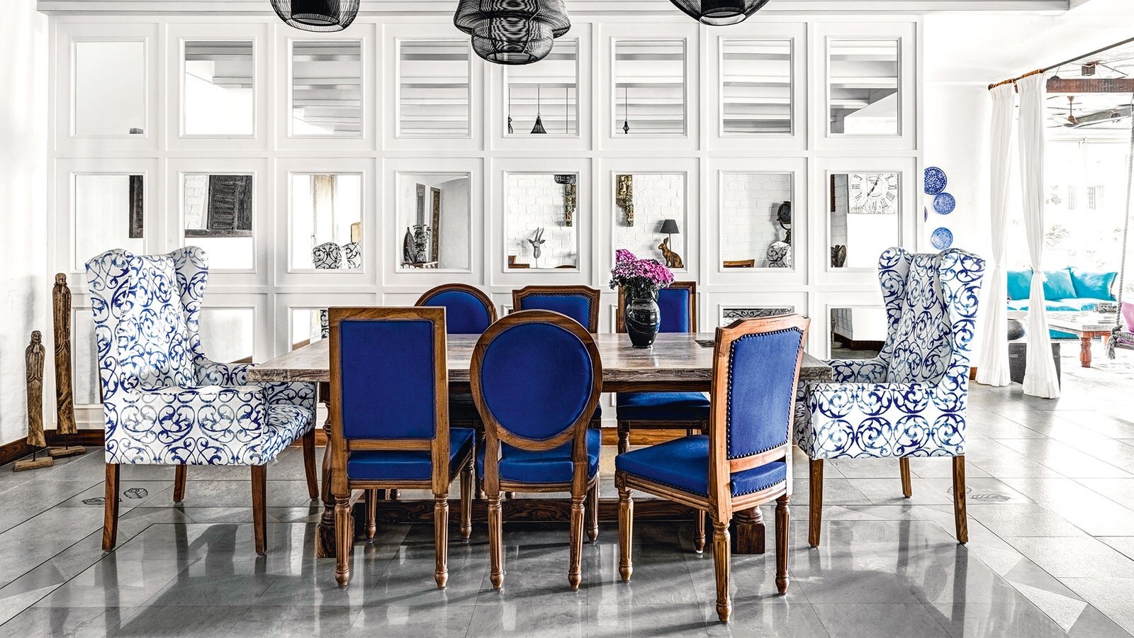 काफी मॉर्डन है डाइनिंग एरिया modern dinning area of Irrfan Khan