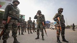 जम्मू-कश्मीर के बारामूला में आतंकी हमला, 2 पुलिसकर्मी घायल