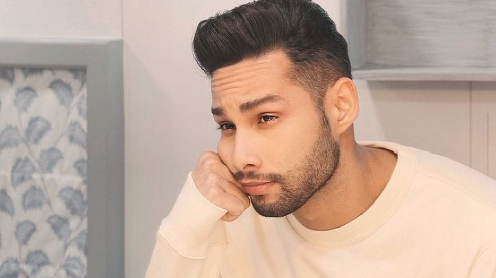 'गली बॉय' फेम Siddhant Chaturvedi हुए कोरोना पॉजिटिव, इन सितारों के साथ चल रही थी शूटिंग