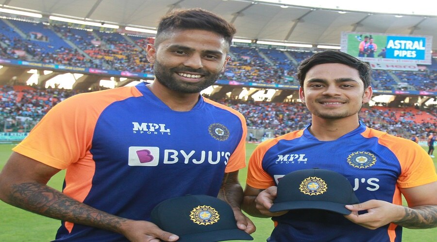 मुंबई इंडियन्स के दो खिलाड़ियों ने एक साथ किया अंतरराष्ट्रीय डेब्यू, एक ने बनाया स्पेशल रिकॉर्ड 