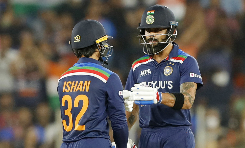 भारतीय टीम ने इंग्लैंड को दूसरे T20 में 7 विकटों से दी करारी शिकस्त, कोहली ने खेली विराट पारी भारतीय टीम ने इंग्लैंड को दूसरे T20 में 7 विकटों से दी करारी शिकस्त, कोहली ने खेली विराट पारी