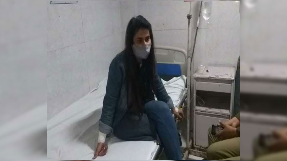 BJP सांसद कौशल किशोर की बहू ने काटी नस, वीडियो वायरल कर आयुष पर लगाए गंभीर आरोप
