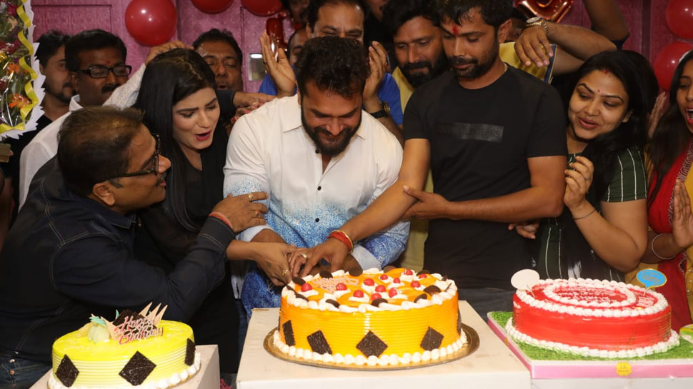 Khesari Lal Yadav celebrated his birthday in Prayagraj- See Inside