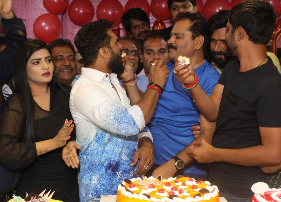 Khesari Lal Yadav celebrated his birthday in Prayagraj- See Inside