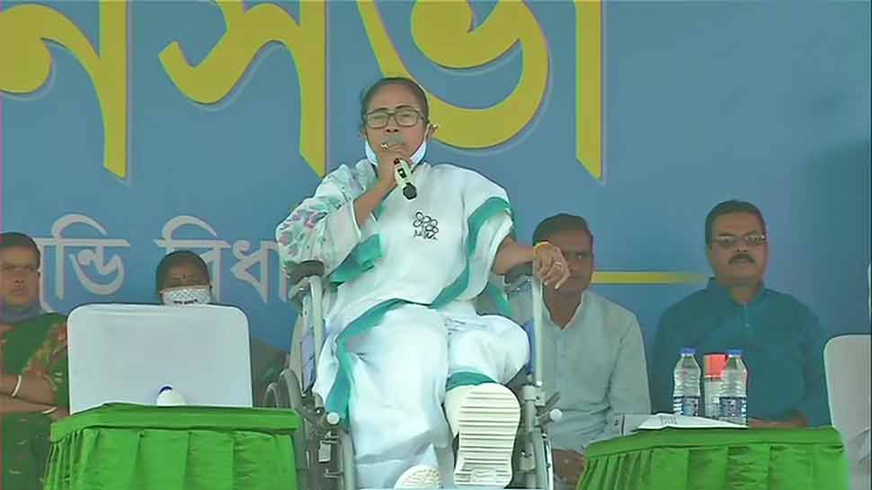 West Bengal Election 2021: पुरुलिया में Mamata Banerjee का इमोशनल कार्ड, बोलीं- मेरे दर्द से ज्यादा भयंकर जनता का दर्द