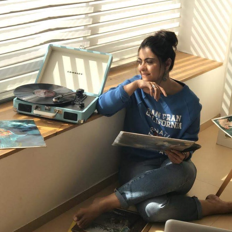 मिनिमल कलर का हुआ इस्तेमाल Ajay devgn used minimal colours in home