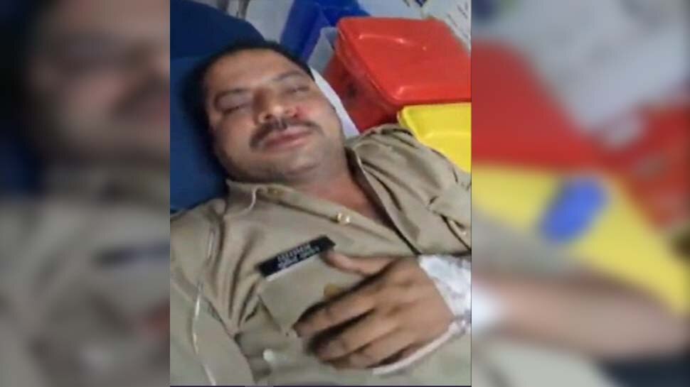 बेखौफ दबंगों ने सिपाही की बुरी तरह से की पिटाई, गंभीर हालत में अस्पताल में भर्ती