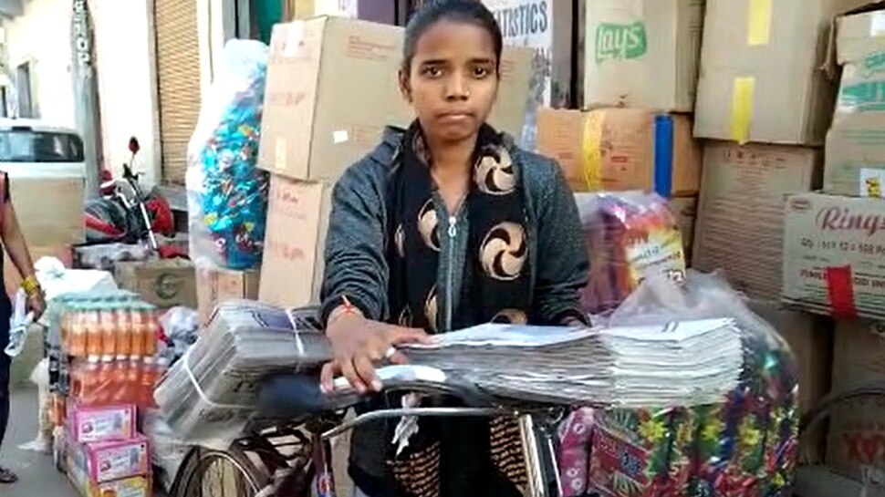 पिता के पैर टूटने के बाद ऐसे घर चला रही हैं 11 वीं की छात्रा , काफी संघर्षों से भरी हुई है खुशबू की कहानी