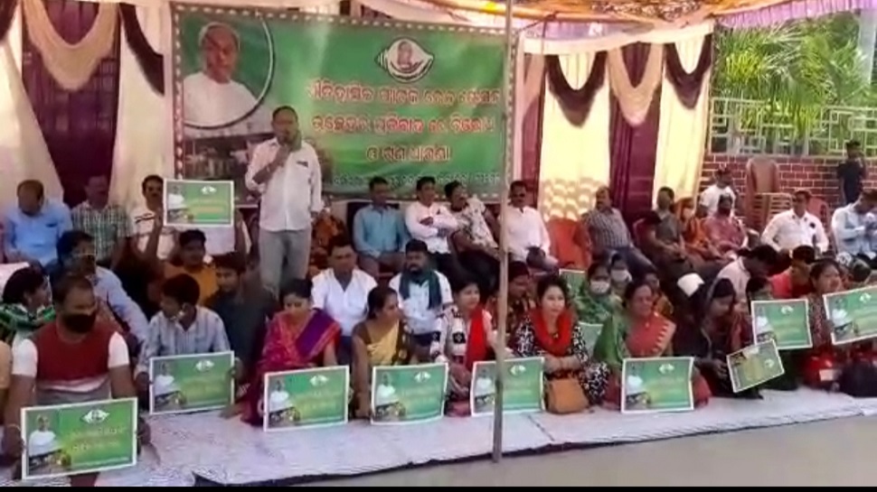 ୧୨୫ ବର୍ଷର ରେଳ ଷ୍ଟେସନ ବଞ୍ଚାଇବାକୁ ବାହାରିଲା ଯୁବ ବିଜେଡି ୧୨୫ ବର୍ଷର ରେଳ ଷ୍ଟେସନ ବଞ୍ଚାଇବାକୁ ବାହାରିଲା ଯୁବ ବିଜେଡି