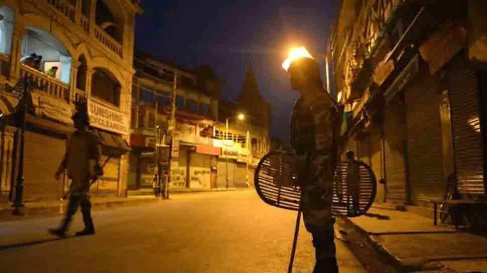 Corona: MP के कई शहरों में लगा Night Curfew, गुजरात में बढ़ी मियाद