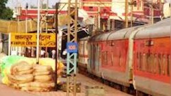 यूपी के इन रेलवे स्टेशनों पर प्लेटफॉर्म टिकट हुआ महंगा, इतने रुपए करने होंगे खर्च 