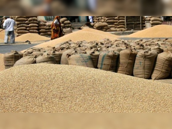 ହେଉନି ସମାଧାନ: ଚାଷୀଙ୍କୁ ନେଇ ରାଜନୈତିକ ଦଳ ମଧ୍ୟରେ ଟଣାଓଟରା 