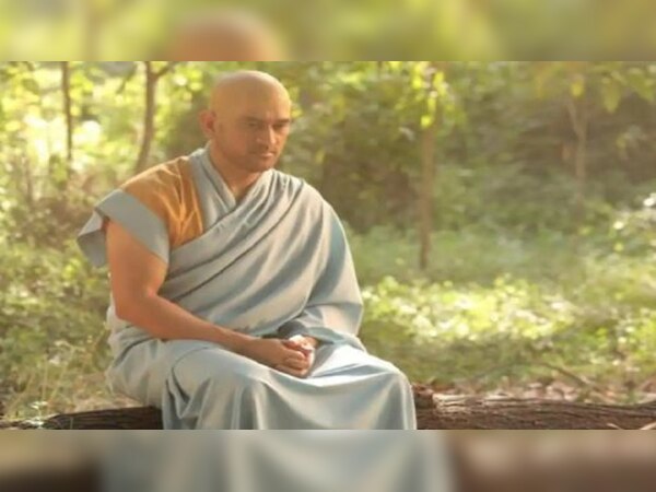 ବୌଦ୍ଧ ଭିକ୍ଷୁଙ୍କ ବେଶରେ କ୍ୟାପଟେନ କୁଲ ମହେନ୍ଦ୍ର ସିଂ ଧୋନି 