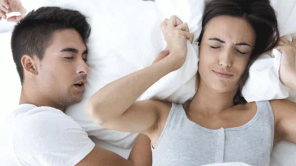 Snoring Remedies: इन बीमारियों की वजह से भी आते हैं खर्राटे, जानें इनसे बचने के आसान घरेलू नुस्खे