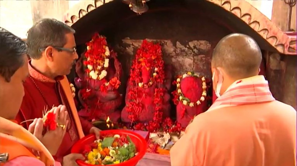 कामाख्या मंदिर का ये रहस्य जान हो जाएंगे हैरान, प्रसाद में मिला अगर ऐसा कपड़ा तो समझो हो गए मालामाल