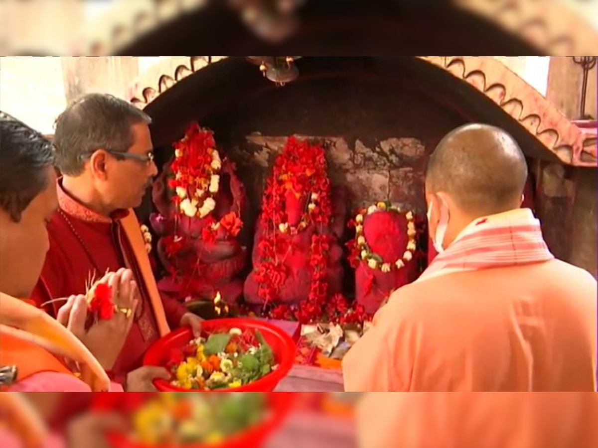 कामाख्या मंदिर का ये रहस्य जान हो जाएंगे हैरान, प्रसाद में मिला अगर ऐसा कपड़ा तो समझो हो गए मालामाल