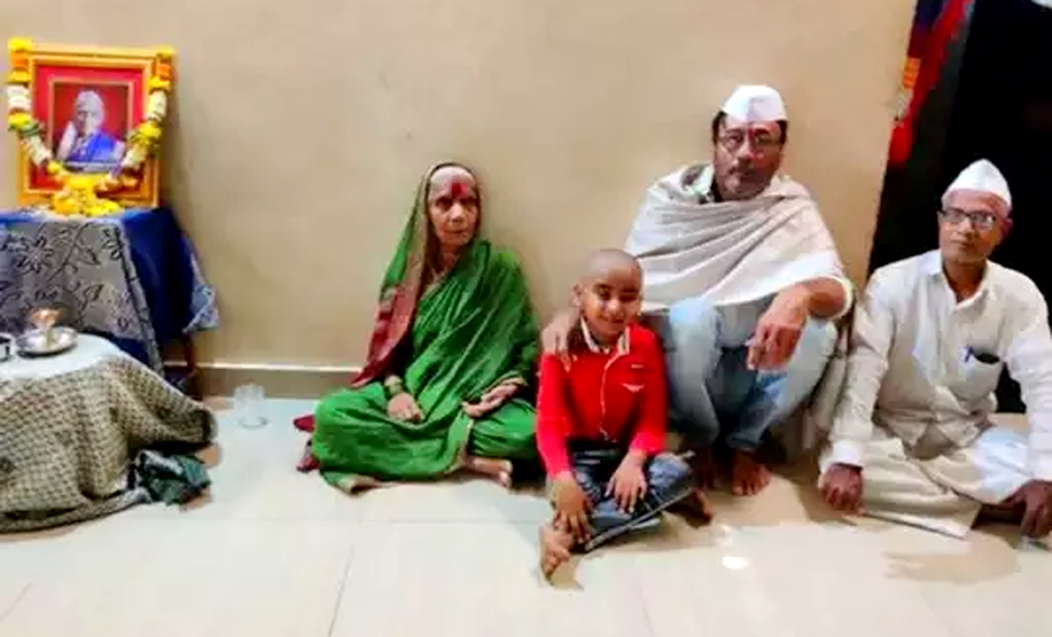 नौकरानी के घर हुई मौत पर दुख जाहिर करने पहुंचे जैकी श्रॉफ, दिल छू लेगी तस्वीर नौकरानी के घर हुई मौत पर दुख जाहिर करने पहुंचे जैकी श्रॉफ, दिल छू लेगी तस्वीर