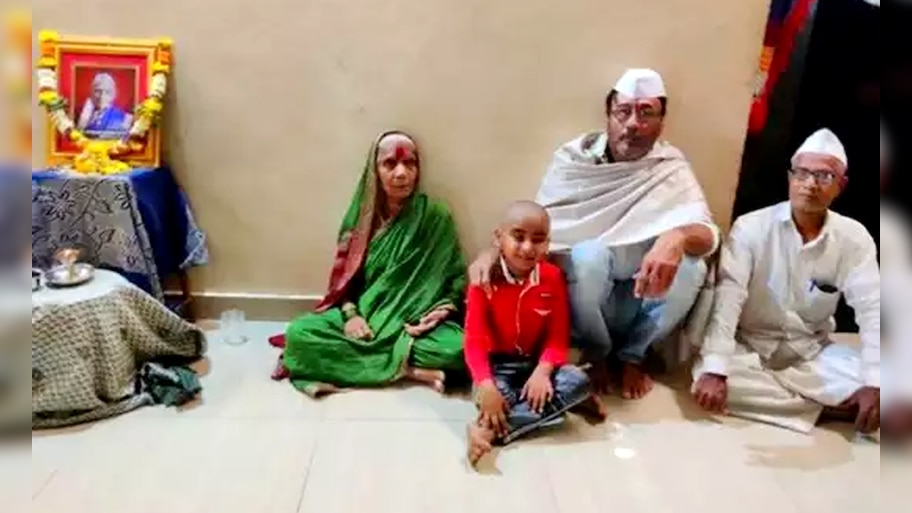 नौकरानी के घर हुई मौत पर दुख जाहिर करने पहुंचे जैकी श्रॉफ, दिल छू लेगी तस्वीर