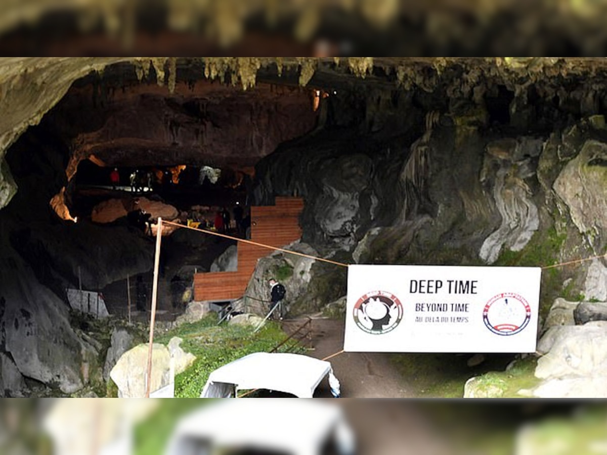 फ्रांस में डीप टाइम एक्सपेरिमेंट के लिए लॉम्ब्रिव्स की गुफा में 15 अनजान लोग | साभार- डेली मेल