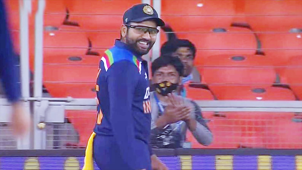 मैच हारने के डर से आखिरी ओवरों में रोहित को कप्तानी सौंप बाहर चले गए थे विराट? जानें मैच हारने के डर से आखिरी ओवरों में रोहित को कप्तानी सौंप बाहर चले गए थे विराट? जानें