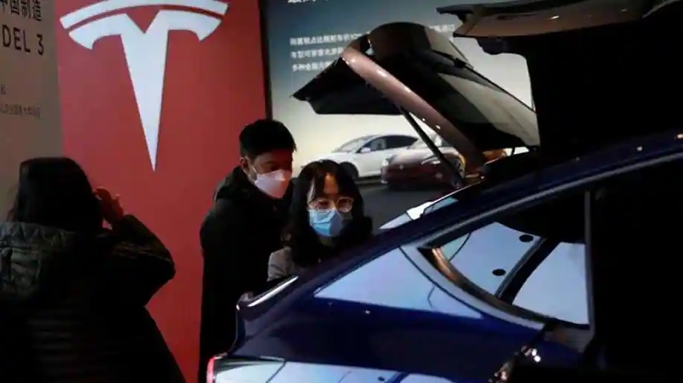Chinese Military ने अमेरिकी कंपनी Tesla की कारों पर लगाया Ban, सुरक्षा से जुड़े खतरों का दिया हवाला