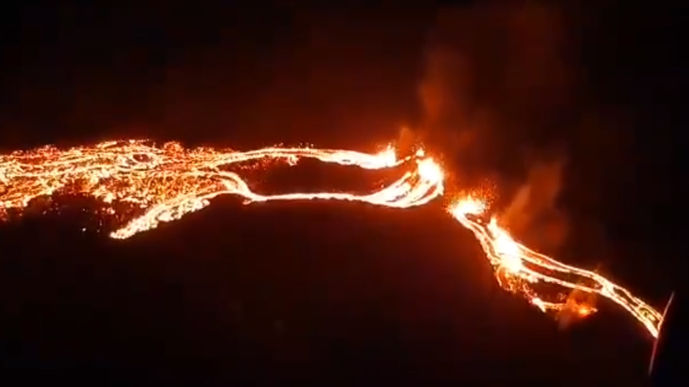 Video: आईसलैंड में ज्वालामुखी फटा, हर तरफ बहने लगा लाल लावा