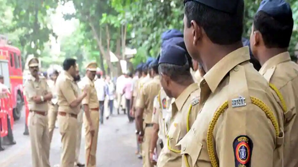 Nagpur में असिस्टेंट पुलिस कमिश्नर के दफ्तर में की दारू-मुर्गे की पार्टी, Video Viral होते ही 3 पुलिसकर्मी सस्पेंड