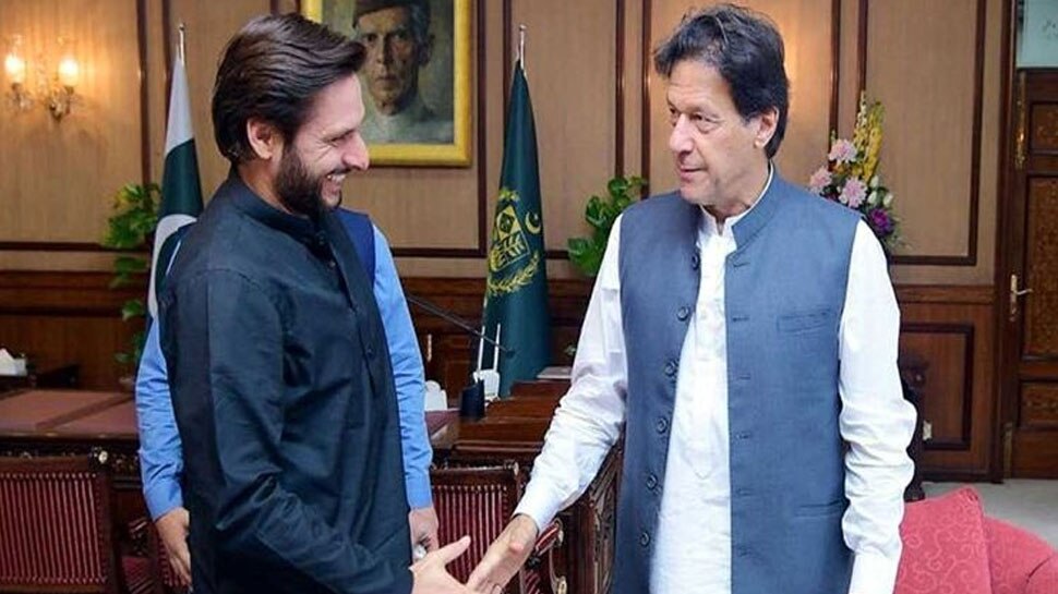 Pakistan के पीएम Imran Khan को हुआ Corona, तो Shahid Afridi की ये दुआ